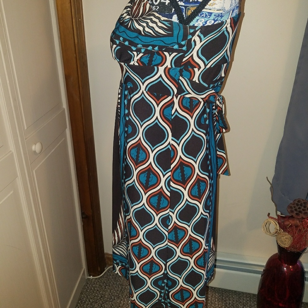 BLUE, BROWN, & WHITE GORGEOUS TRIBAL PATTERN DRESS! - Picture 6 of 8